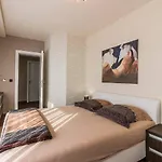 Apartment Bezauberndes Mit Pool, Meerblick, Garage, Waschmaschine
