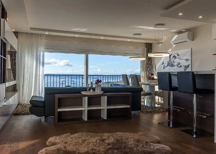 Bezauberndes Mit Pool, Meerblick, Garage, Waschmaschine * クレノヴィツァ