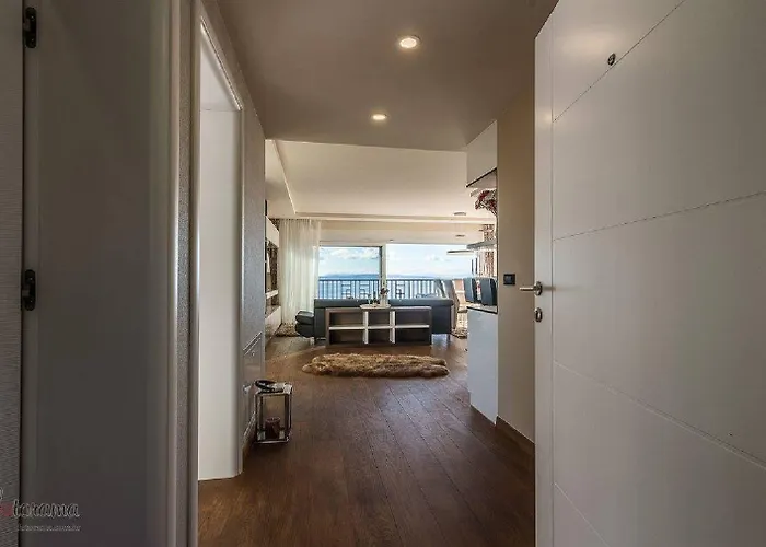 Bezauberndes Mit Pool, Meerblick, Garage, Waschmaschine * クレノヴィツァ