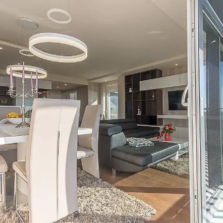 Bezauberndes Mit Pool, Meerblick, Garage, Waschmaschine *