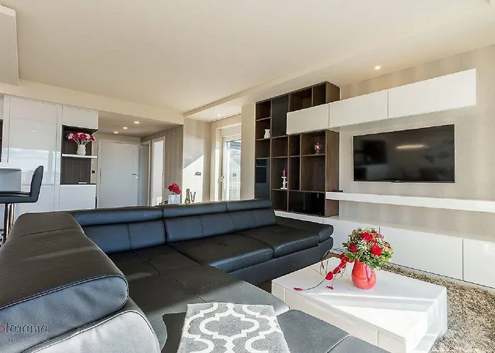 Bezauberndes Mit Pool, Meerblick, Garage, Waschmaschine Apartament