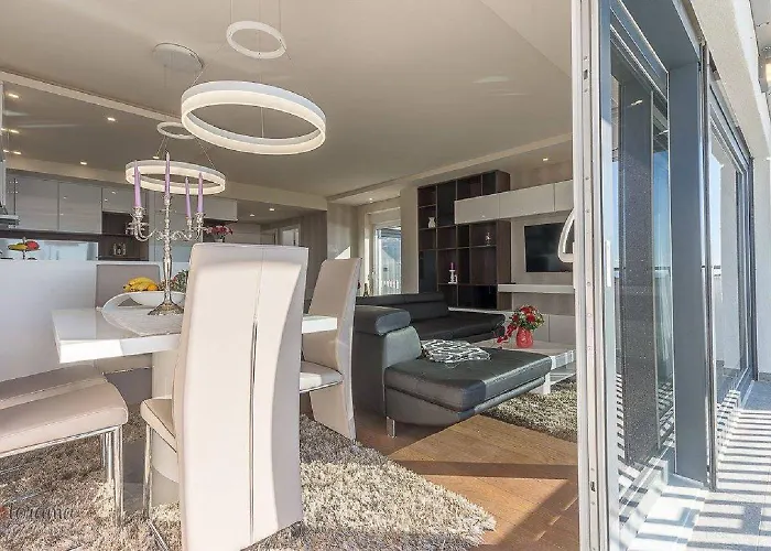 Bezauberndes Mit Pool, Meerblick, Garage, Waschmaschine *